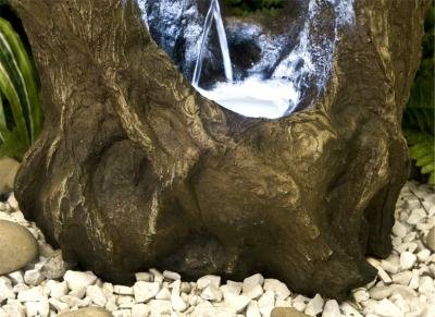 Baumstumpf-Wasserfall mit Beleuchtung - 4