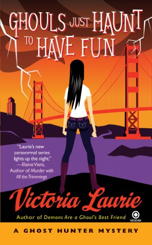Ghouls Just Haunt to Have Fun (Ghost Hunter Mysteries, No. 3): A Ghost Hunter Mystery (English Edition) livre