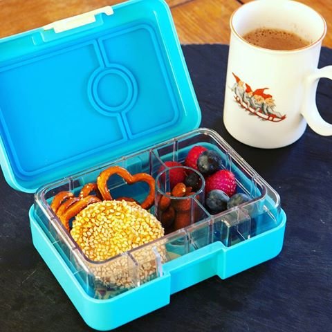 Yumbox Mini Snackbox (Cannes Blue) – Kinder Bento-box, auslaufsicher und 3 untereinander dichte Fächer, Brotdose mit Unterteilung für Krippe, Kita, Snack Unterwegs - 5