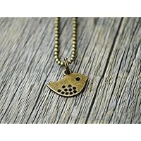 Kurze filigrane Kette mit Mini Vogel Vögelchen Spatz bronze Messing Schmuck handmade Wolkenfabrik Kettenlänge 50cm