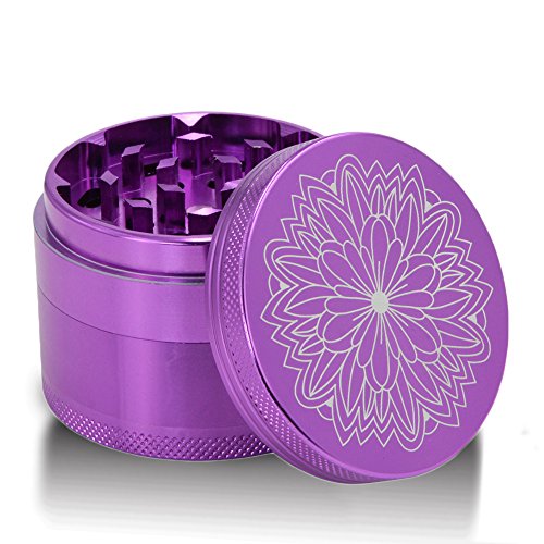 DCOU neue Design Premium Krautmühle mit Siebgrinder bruchfester Aluminium Tabak Mahler Crusher Gewürze Schleifer mit Blumen auf dem Deckel Magnetisch Ø55mm 4-teilig Lila