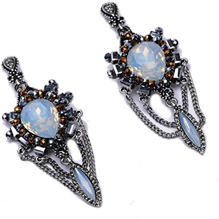 Nine tail fox Women'S Personality Exaggerated Popular Earrings Alloy Small Dagger Gem Inlaid Chain Tassel Earrings , white jade color