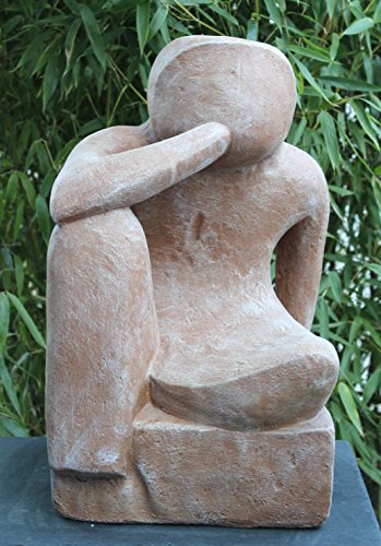 Steinfigur Denker in Terrakotta, abstrakte Deko-Figur für Haus und Garten, moderne Statue als Garten-Figur