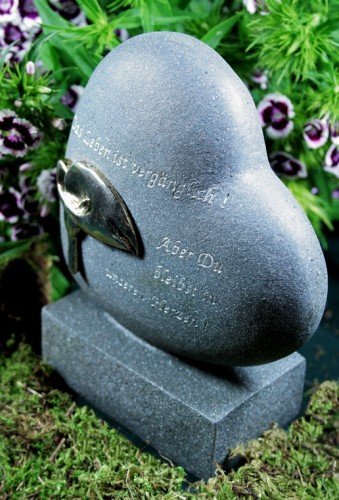 Grabherz, Grabschmuck mit Aufschrift und Calla - 3