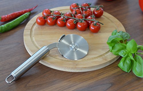 ZEISIG Premium Pizzaschneider, Pizzaroller, Flammkuchenschneider, Pizzarad, Edelstahl, spülmaschinengeeignet, mit ergonomischem Griff, Fingerschutz und praktischer Öse zum Aufhängen, Profi Pizzacutter - 3