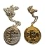 Produktbild Bitcoin HALSKETTE – Physische BTC Münze in Gold o. Silber – Kette mit Anhänger Bitcoin Zubehör Schmuck – Glänzende 40mm Münzen –Angreifbare Deko Dekoration – Krypto Blockchain Fan (Gold, 90)