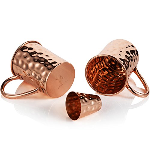 Moscow Mule Kupferbecher: 2er Set – Enthält 2 x 18oz Becher, 2 x Untersetzer, 2 x Strohhalme, 1 x Shotglas in Geschenkbox mit Bonus Cocktail-Rezepte-eBook – 100% Kupferzubehör – Handgemachter Trinkbecher in Roosevelt-Optik mit Hammerschlag-Effekt – Das Perfekte Geschenk für Hochzeiten, Jahrestag, Hochzeitstag, Geburtstag oder Weihnachten für Sie oder Ihn - 8