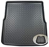 Hochgezogener Schutzrand der wasserfesten Kofferraummatte ringsherum von circa 4 bis 6 cm verhindert das Austreten von Flüssigkeiten während der Beförderung unterschiedlicher Ladungen und schützt das Innere des Kofferraums sowie den Teppichboden der Ladefläche vor diversen Verschmutzungen und auslaufenden Flüssigkeiten. Hohe Beständigkeit der geruchlosen und recyclingfähigen Kofferraumschale gegen Säuren, Öle und Farbstoffe und äußerst beständig gegen Temperaturschwankungen (-40°C bis +80°C).