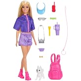 Barbie Doğa macerası temalı kıyafetleriyle Barbie 'Malibu' bebek, 10'dan fazla kamp aksesuarı ve yavru k&ouml;pek fig&uuml;r&uuml;, JJV59 | 