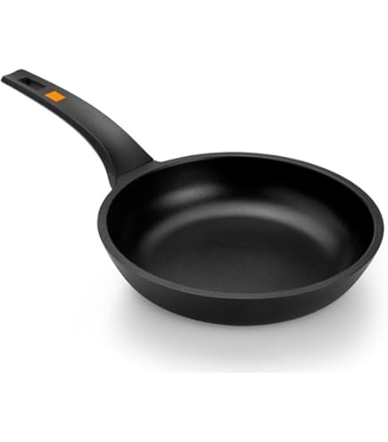 Lacor - 25163 Mini-pan van gegoten aluminium, 100% PFOA-vrij, tweelaagse antiaanbaklaag, geschikt voor inductie, ergonomische soft-touch-handgreep, diameter 14 x 3 cm, zwart