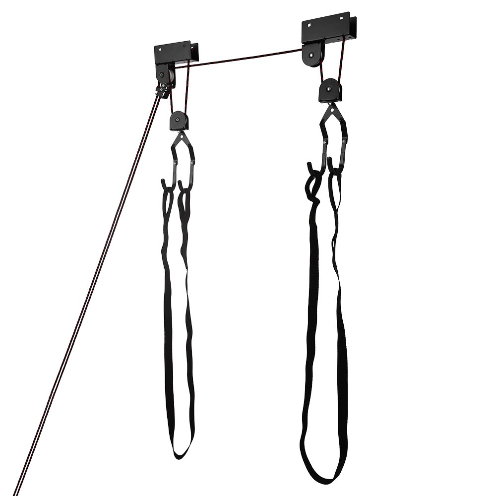 Sistema para colgar kayak del techo del garaje