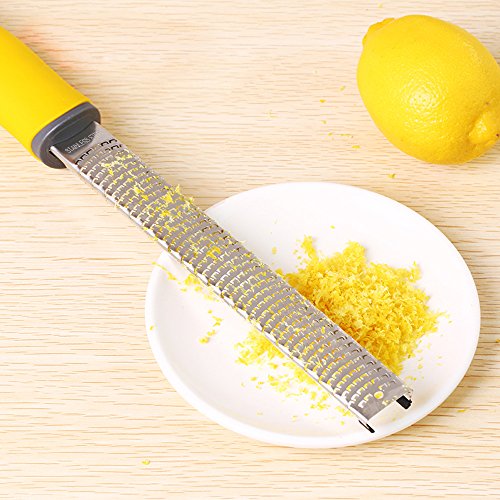 Anpro Zester Reibe aus Edelstahl mit gelber Griff und Sicherheitsabdeckung für Käse, Zitrone, Gemüse - 6