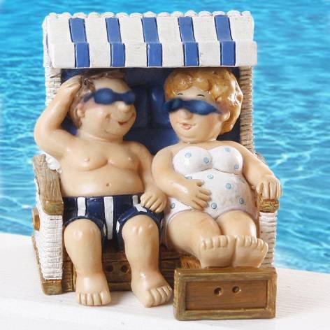 Deko Figur Polyresin Urlauberpaar im Strand-