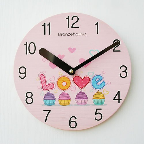 Decowall, WSC-038, LOVE Cupcake Wooden Wall Clock