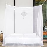 NOCHES TRANQUILAS DE FORMA NATURAL: Duerma bien sin preocuparse por los mosquitos, ni echarse repelente sobre la piel. Ya sea que se cuelguen las cortinas sobre una cama doble o hamaca, usted podrá descansar tranquilo. Sabiendo que el tejido de malla fino funciona como un repelente natural. Esto le permite evitar los fuertes químicos de los insecticidas, mientras que provee una circulación de aire apropiada, manteniendo alejados hasta los más pequeños insectos. La red no está impregnada.