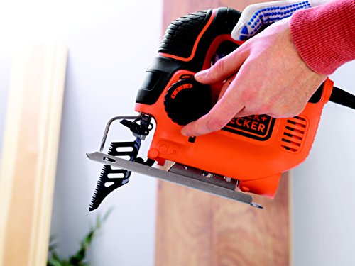 Black+Decker 620W Elektronik-Pendelhubstichsäge, Pendelhubsäge, max. 90mm Schnitttiefe (bei Holz), Hublänge 19mm, Holzsägeblatt, Geradschnittsägeblatt, Softgriff, 2m Kabel, inkl. Koffer, KS901PEK - 3