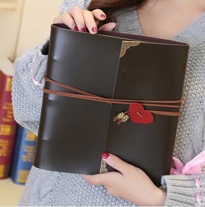 Scrapbook Album, „Liebe“ DIY Vintage Fotoalbum, Retro Leder Fotobuch Schwarze Seiten Kommt mit Fotoecken und Aufbewahrungskiste, Braun Photo Book für Hochzeit Geburtstagsgeschenk Jahrestag Geschenk, für Frauen Männer Freundin Mama Papa , Große - 5