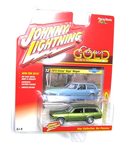 Preisvergleich Produktbild 1972 Cherolet Vega Station Wagon Dunkelgrün - Johnny Lightning 1:64