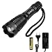 Produktbild Udaily E6 Wiederaufladbare LED Taschenlampe, Super Hell Taktische Taschenlampe mit 18650 Li-Ionen-Akku und Ladegerät, Tragbare Wasserdichte Taschenlampe mit Einstellbarem Fokus und 5 Lichtmodi für Campen Wandern usw