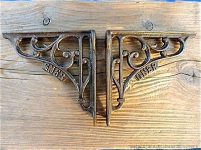 Fantastique Paire de GNER style antique en fonte support pour étagères
