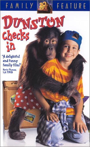 Preisvergleich Produktbild Dunston Checks In [VHS]