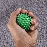 AUSGEZEICHNETES TOOL FÜR YOGA UND ULTIMATIVES TIEFGEWEBE - Muscle Ball ist ideal, um tief liegende Muskelknoten und enge Muskelpartien mit dem eigenen Körpergewicht wegzurollen und die effektive stachelige Außenschicht, die eine stimulierende Wirkung hat und die Zirkulation im ganzen Körper erhöht . Massage Ball bietet tiefe Gewebemassage, ideal für Plantarfasziitis, stachelige äußere Schicht bietet stimulierende Wirkung, Erhöhung der Durchblutung.