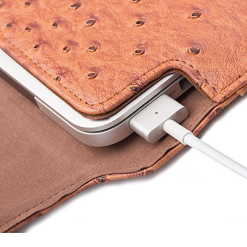 MacBook Pro 15“ Tasche | passend für 14.0 bis 15.6 Zoll Laptops | Ostrich Optik karamell | iCues Piquante Etui | weitere Leder-Imitat – und Farbvarianten verfügbar | universelle Schutz-Hülle mit Geschenk-Box - 4