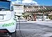 Produktbild Alu-Dibond-Bild 100 x 70 cm: "Carsharing Elektroauto an Ladestation mit ÖPNV Bushaltestelle", Bild auf Alu-Dibond