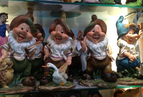 Design Zwerg mit Igel 37 cm Hoch Deko Garten Gartenzwerg Figuren Dekoration 7 verschiedene Design - 2