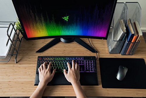 Razer Ornata Chroma - Teclado gaming con membrana mec  nica  reposamu  ecas de tipo ergon  mico y retroiluminaci  n RGB chroma  - QWERTY
