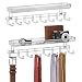 Produktbild mDesign 2er-Set Garderobenleiste mit Ablage zur Wandmontage – 8 Garderobenhaken ideal als Gürtel- oder Krawattenhalter – Aufbewahrungskorb für Portmonee, Schlüssel & Co. – silberfarben