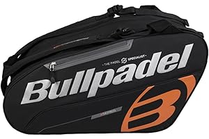 Bullpadel Schlägertasche Tour schwarz, mit Details in Weiß und Orange, mit Taschen für Schläger, Fach für Kleidung oder Material und Zusatztaschen, gepolsterte Griffe und Handgriffe für den Transport