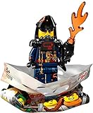 Garmadon del pasado, Misako y Rockero con gong y guitarra.Cada minifigura se entrega en un sobre «sorpresa» con uno o más accesorios, una placa de exposición y un folleto de coleccionista.