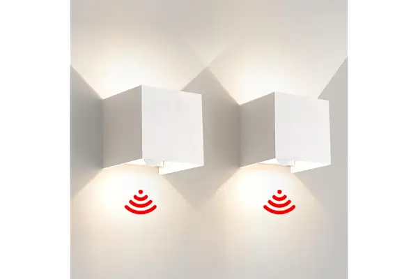 FUPE 2 Piezas Aplique de Pared Exterior Interior con Sensor Movimiento Crepúsculo LED Lámparas de Pared IP65 Impermeable Moderno Blanca 6W 4000K Apliques de exterior aluminio Ángulo de luz ajustable