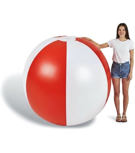 Une boule gonflable géante dévale une pente, le jeu consiste à l'éviter