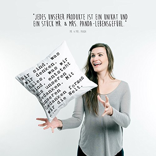 Mr. & Mrs. Panda Kissen 40×40 mit Spruch „Wir sind, was wir denken. Alles, was wir sind, entsteht aus unseren Gedanken. Mit unseren Gedanken formen wir die Welt.“ – 100% handmade aus Soft-Feel Kissenbezug – Kissen, Kissenhülle, Kopfkissen, Geschenk, Schenken, Couch, Sofakissen, weich, flauschig, 40×40, 40 x 40 Buddha, Weisheit, Spruch, Zitat, Lebensweisheit Spruch Sprüche Lustig Spass Geschenk Geschenkidee Zitate - 4