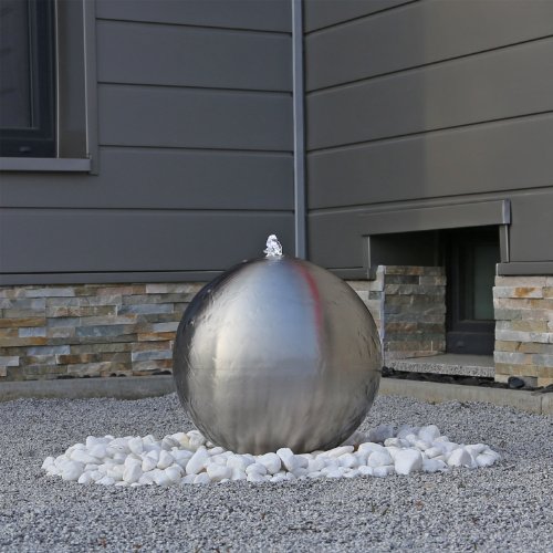 Edelstahl Gartenbrunnen ESB4 mit einer 38cm großen Edelstahl Kugel matt gebürstet und LEC Beleuchtung Kugelbrunnen