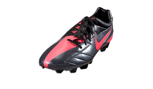 nike t90 football boots
