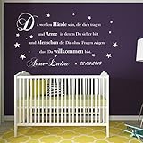 Wandschnörkel ® Wandaufkleber AA081 Wandtattoo Da werden Hände sein die dich tragen...personalisiert Wunsch Namen und Geburtsdatum Mädchen Junge Baby Zimmer Spruch Geburt Taufe Geschenk