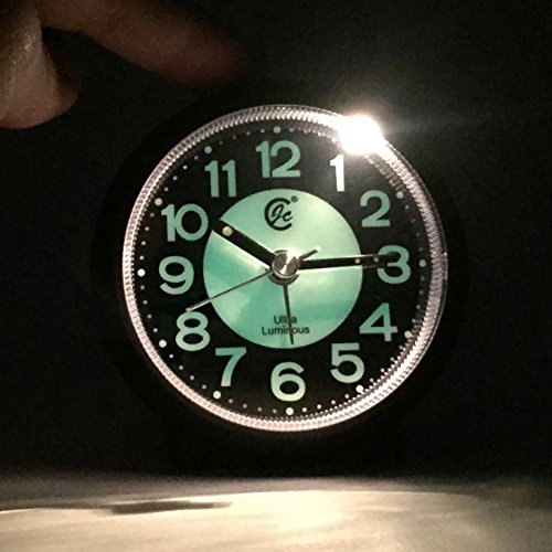 JCC charmante leuchtende kleine runde Handheld Größe nicht ticking Quarz Schreibtisch Uhr Wecker Reisewecker mit Licht Nacht, Snooze Funktion – batteriebetrieben (matt – blau) - 4