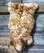 Produktbild ESTRO Schaffell Lammfell Naturfell Flauschig Teppich Fell Schlafzimmer Dekoration ESZ (Geflammt, 90 cm)