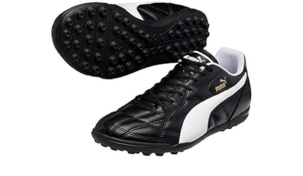 scarpe da calcetto su erba sintetica