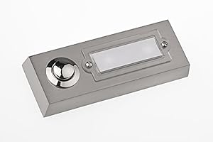 ‎HUBER HUBER Aufputz Klingeltaster 1 fach aus Metall - Türklingelknopf mit Namensschild - Haustürklinge Aufputz I Taster aus Messing verchromt - Klingel Haustür 1 fach