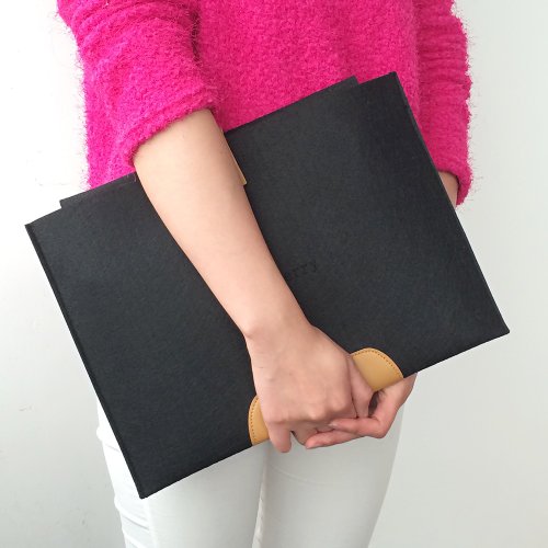 ©art&cherry Filztasche für Ultra Notebooks bis 13 Zoll mit Verschluss schwarz - 5