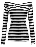 Das Strandshirt vereint einen Streifen design mit Carmenausschnitt. Dieses Detail sorgt für die schön fallende Optik und den leichten Eindruck, den das lockere Damenshirt hinterlässt. Einfach aber elegant.