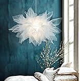 Die Leuchte sorgt mit gleichmäßig-dekorativem Schein für Kuschelatmosphäre im Raum.