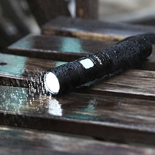 AUKEY Taschenlampe CREE LED, wiederaufladbar mit 2600 mAh AKKU, starkes Licht von 960 Lumen, IPX7 Wasserdicht, 4 Helligkeitsstufen und Stroboskop für Outdoor Sport (LT-SET6) - 5