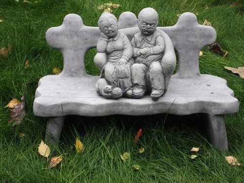 Nr.121 Steinfigur Mann Frau Oma und Opa 01 18 cm ca. 2,8 kg Frostfest Stein - 8