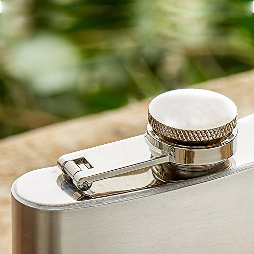 Flachmann mit hochwertiger Gravur „Trauzeuge“ – Personalisiert mit Wunschnamen und Datum – Geschenk für Trauzeuge – Maße: ca. 9 x 10 x 3 cm – Füllmenge: ca. 150 ml - 3