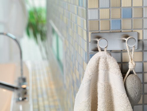 tesa Premium-Hakenleiste, selbstklebend, hält bis zu 12kg, Edelstahl - 3